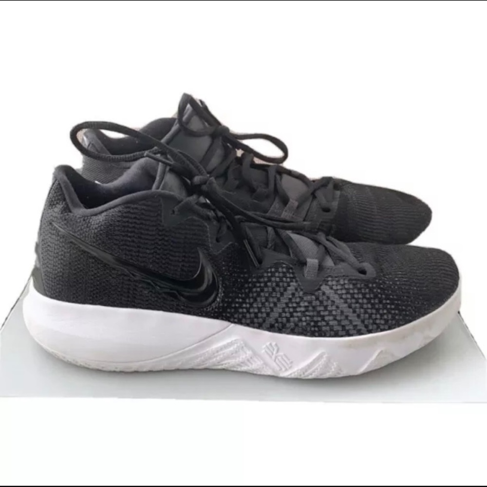 Nike Kyrie ‘Flytrap’ Black/White